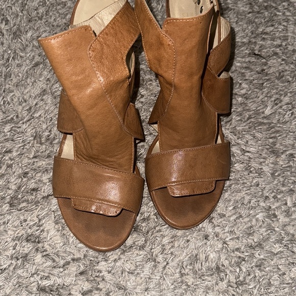 Stuart Weizmann camel leather sandals with belted ankle strap size 40.5 - Picture 7 of 8